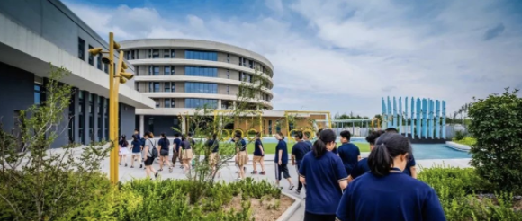 今年夏天，这是同学们和莫恩公学最美丽的相约